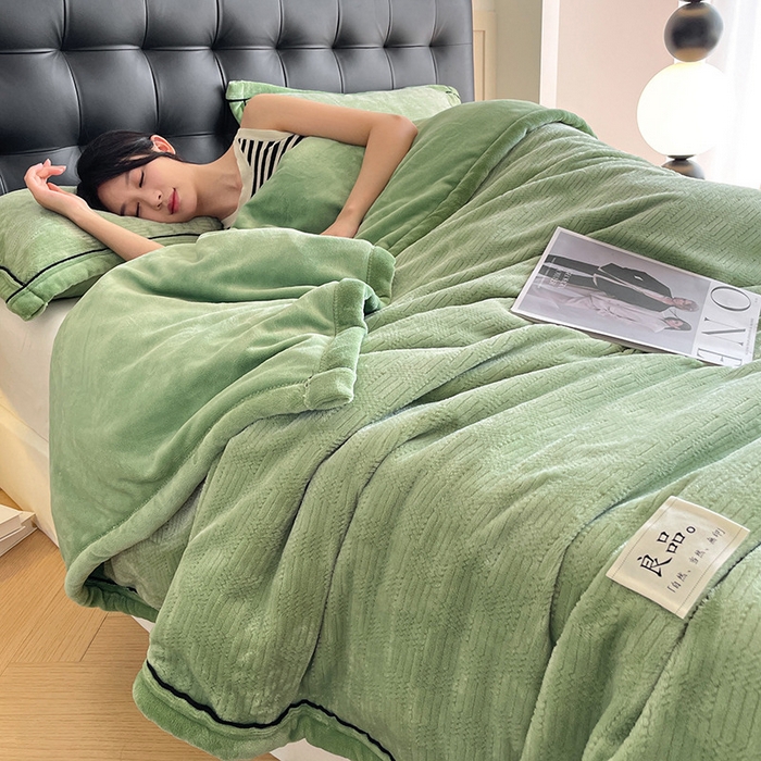 91家纺网 家纺一手货源 找家纺 欧邦 新款提花针织绒拉链款毯子牛奶绒单被套毯三件套 初见-草绿