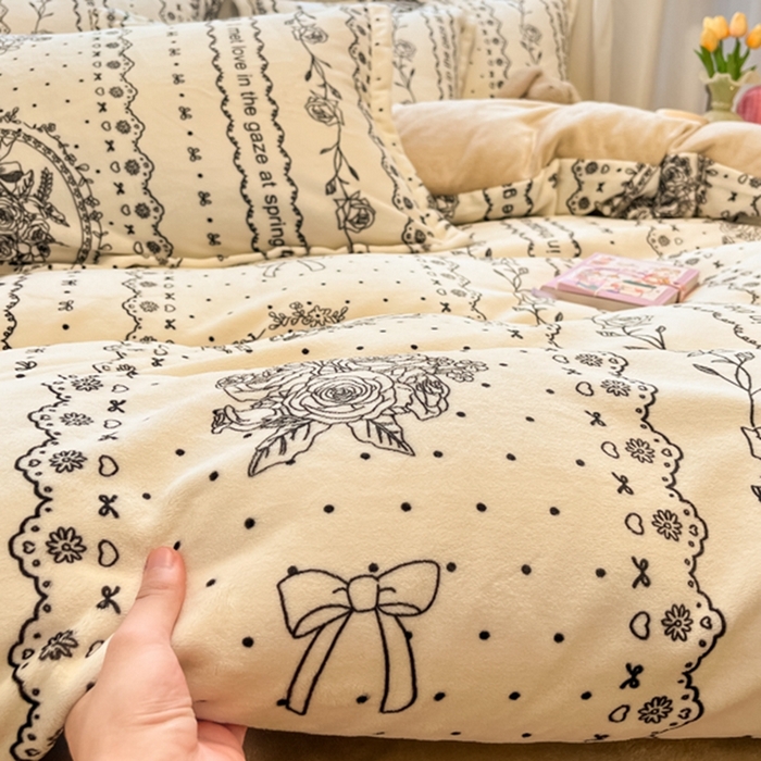 91家纺网 家纺一手货源 找家纺 2025新款田园花卉类印花牛奶绒被套单件 摩登花园