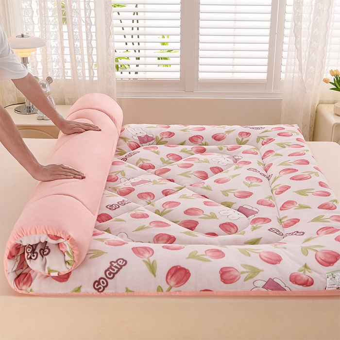 91家纺网 家纺一手货源 找家纺 富威堡家纺 2025新款高克重牛奶绒棉花床垫系列 花仙兔