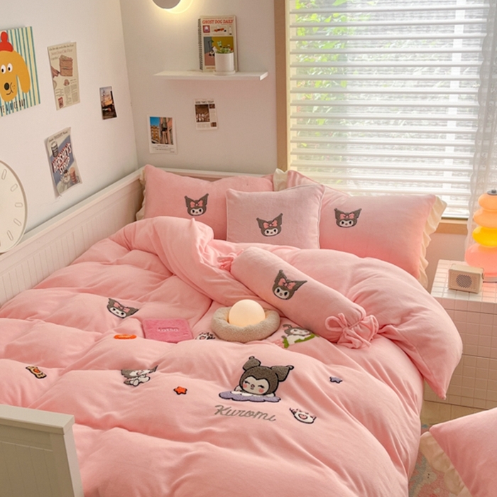 91家纺网 家纺一手货源 找家纺 丝印良品 2024秋冬卡通毛巾绣牛奶绒四件套 甜心-粉