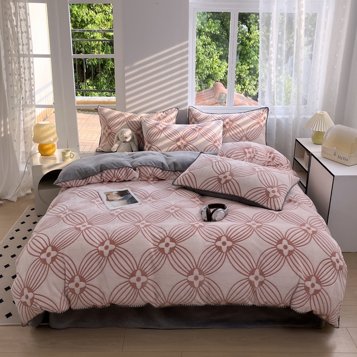 91家纺网 家纺一手货源 找家纺 晚依家纺 2024新款230g全消光牛奶绒四件套 新泽西-粉灰