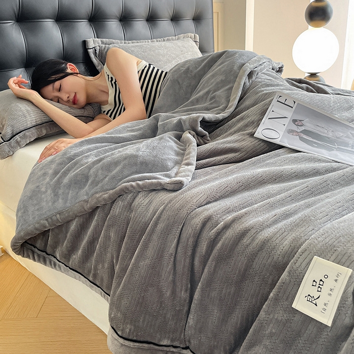 91家纺网 家纺一手货源 找家纺 欧邦 新款提花针织绒拉链款毯子牛奶绒单被套毯三件套 初见-珍珠灰