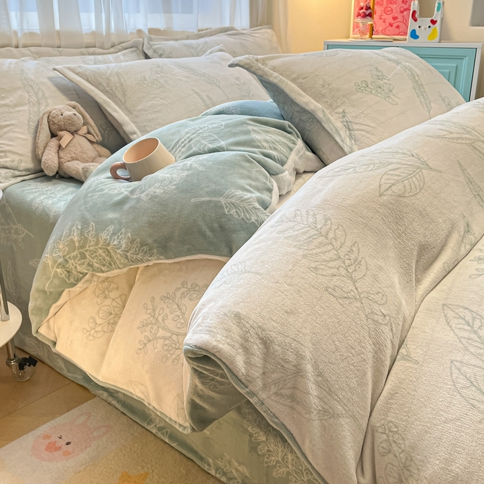 91家纺网 家纺一手货源 找家纺 2025新款田园花卉类印花牛奶绒被套单件 生态叶