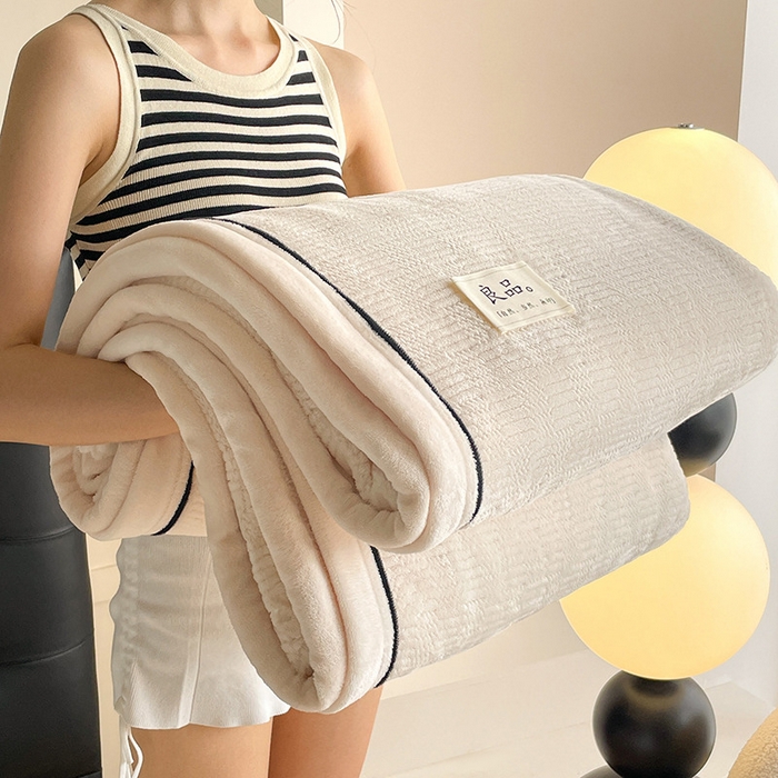 91家纺网 家纺一手货源 找家纺 欧邦 新款提花针织绒拉链款毯子牛奶绒单被套毯三件套 初见-米白