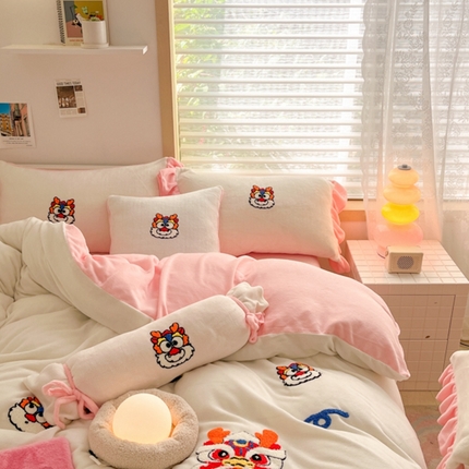 丝印良品 2024秋冬卡通毛巾绣牛奶绒四件套 生龙活虎