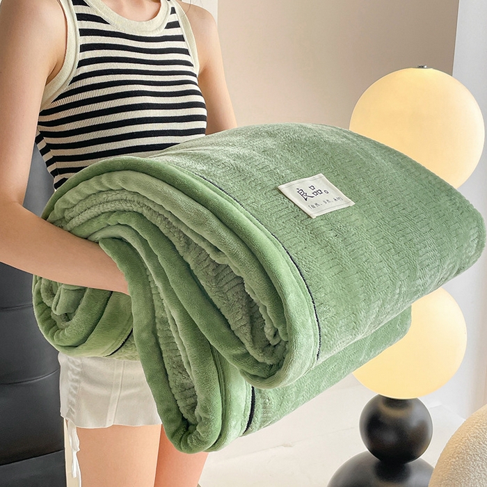 91家纺网 家纺一手货源 找家纺 欧邦 新款提花针织绒拉链款毯子牛奶绒单被套毯三件套 初见-草绿