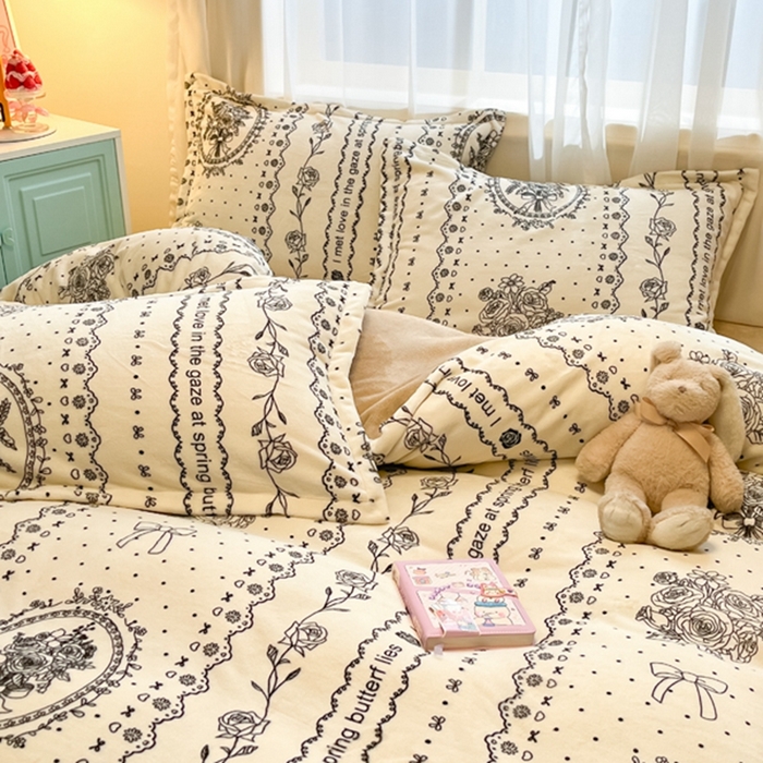 91家纺网 家纺一手货源 找家纺 2025新款田园花卉类印花牛奶绒被套单件 摩登花园