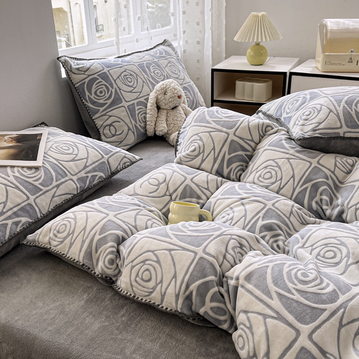 91家纺网 家纺一手货源 找家纺 晚依家纺 2024新款230g全消光牛奶绒四件套 陌上花开-蓝灰