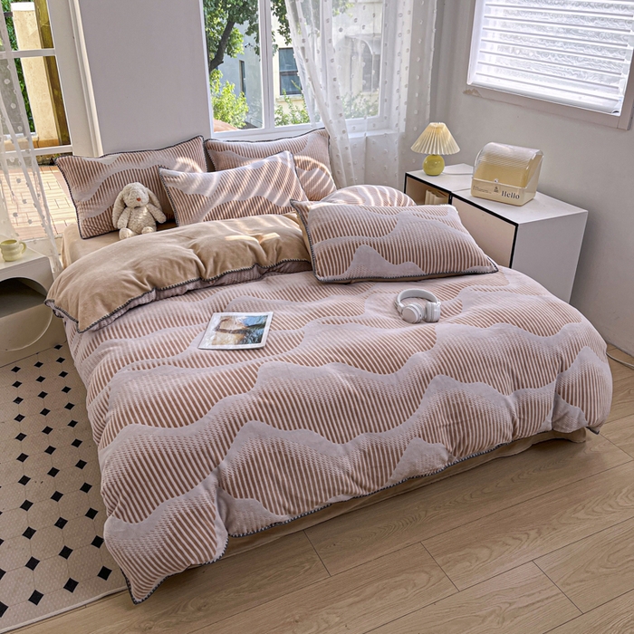 91家纺网 家纺一手货源 找家纺 晚依家纺 2024新款230g全消光牛奶绒四件套 流光-粉棕