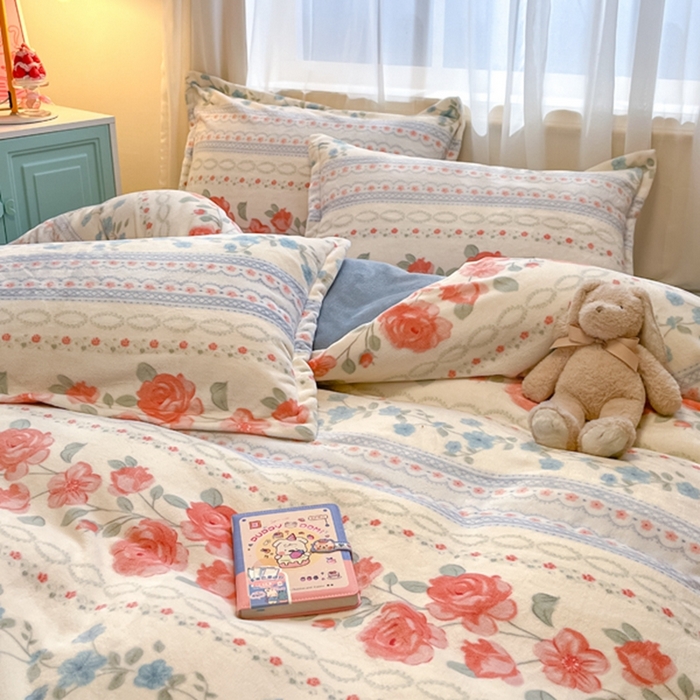 91家纺网 家纺一手货源 找家纺 2025新款田园花卉类印花牛奶绒被套单件 花美