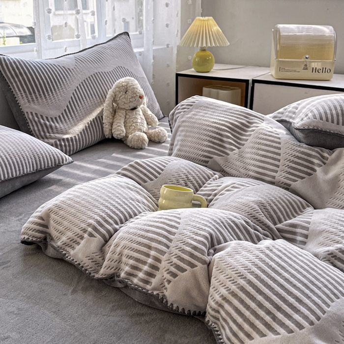 91家纺网 家纺一手货源 找家纺 晚依家纺 2024新款230g全消光牛奶绒四件套 流光-高级灰