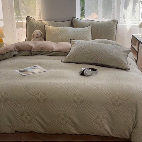 91家纺网 家纺一手货源 找家纺 晚依家纺 2024新款230g全消光牛奶绒四件套 新泽西-绿