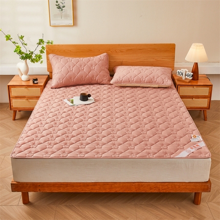 91家纺网 家纺一手货源 找家纺 伊人坊 2024新款全棉大豆羽丝棉床护垫普通款 皇冠-豆沙粉