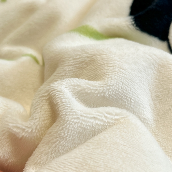 91家纺网 家纺一手货源 找家纺 2025新款田园花卉类印花牛奶绒被套单件 快乐熊猫