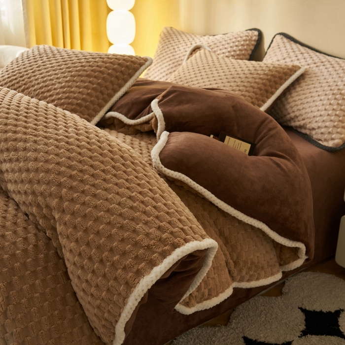 91家纺网 家纺一手货源 找家纺 吾诺家居 2024新款大豆豆绒可拆洗冬被 大豆豆-咖