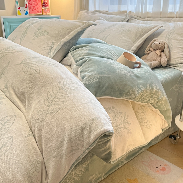 91家纺网 家纺一手货源 找家纺 2025新款田园花卉类印花牛奶绒被套单件 生态叶