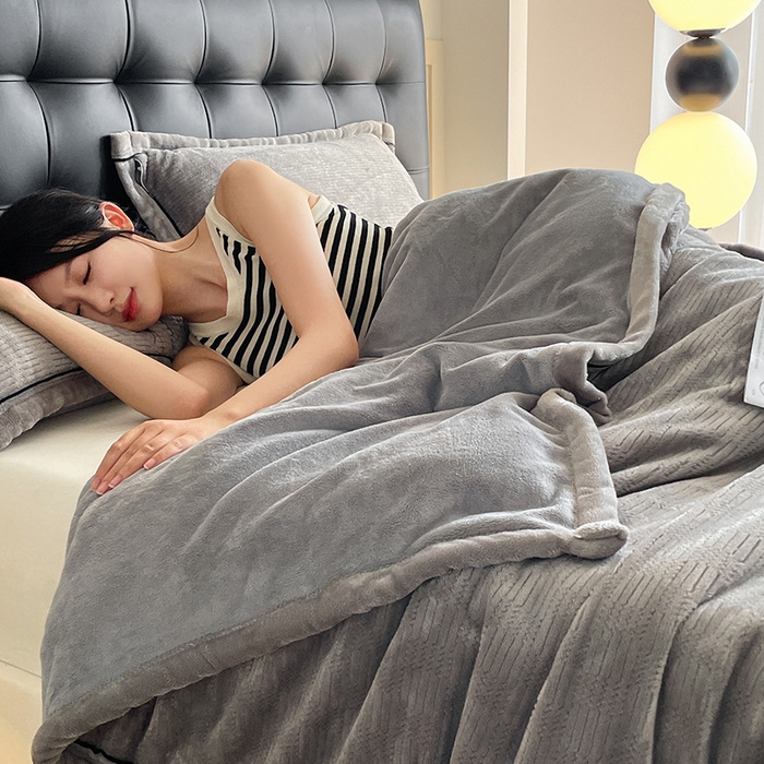 91家纺网 家纺一手货源 找家纺 欧邦 新款提花针织绒拉链款毯子牛奶绒单被套毯三件套 初见-珍珠灰