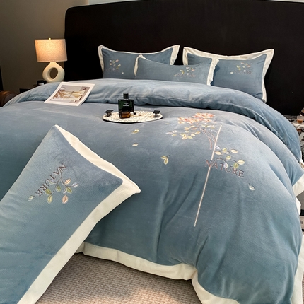 91家纺网 家纺一手货源 找家纺 （总）七七家纺 2025新款刺绣宽边牛奶绒四件套-花束