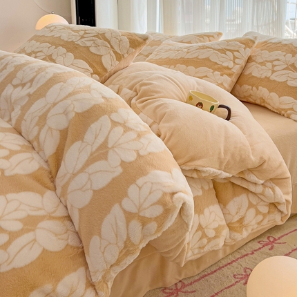 91家纺网 家纺一手货源 找家纺 忆生活 2024新款兔兔绒雕花牛奶绒四件套 幻语