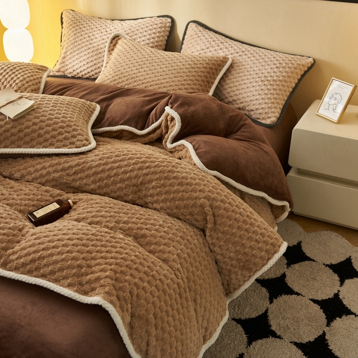 91家纺网 家纺一手货源 找家纺 吾诺家居 2024新款大豆豆绒可拆洗冬被 大豆豆-咖