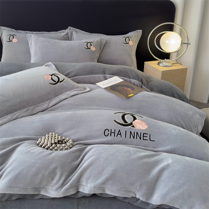 91家纺网 家纺一手货源 找家纺 （总）灰鲸 2025新款A类牛奶绒轻奢刺绣四件套