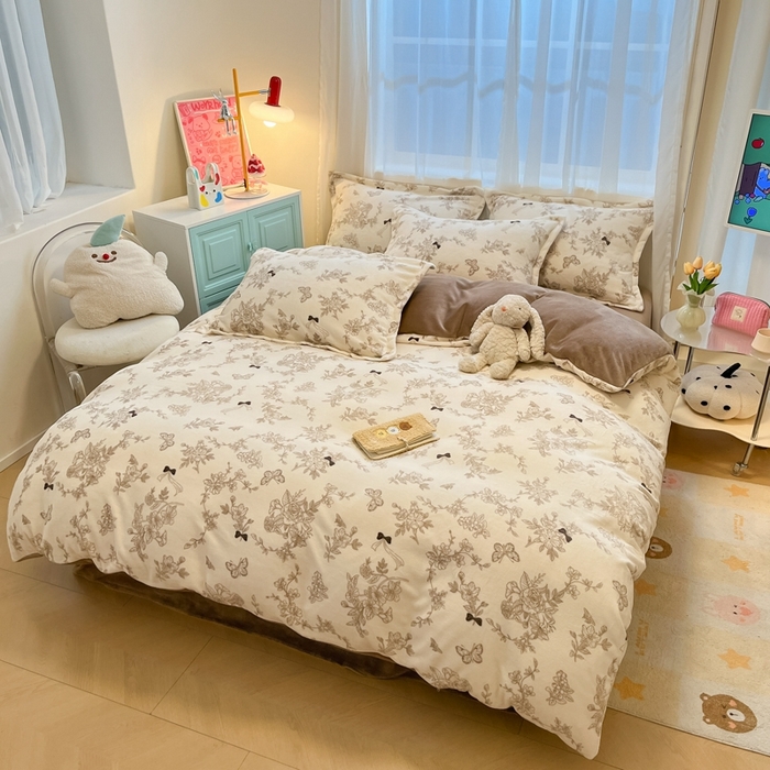 91家纺网 家纺一手货源 找家纺 2025新款田园花卉类印花牛奶绒被套单件 丽娜