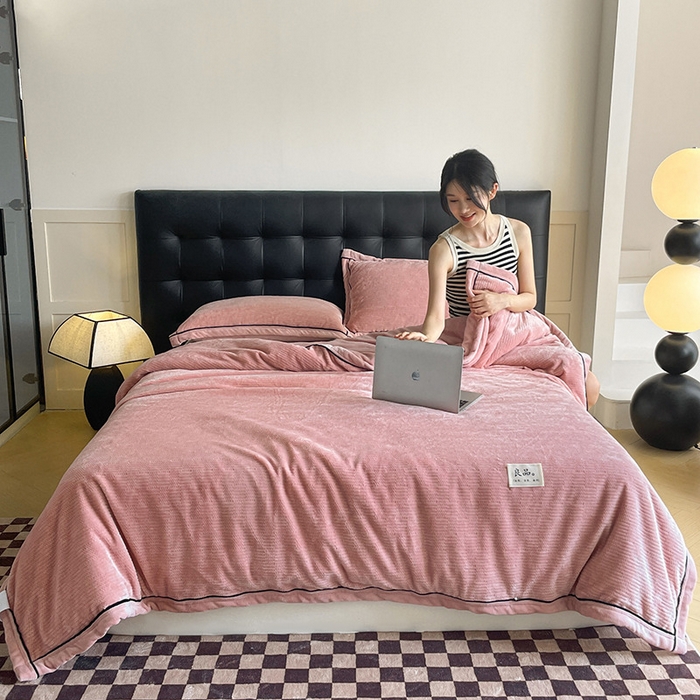 91家纺网 家纺一手货源 找家纺 欧邦 新款提花针织绒拉链款毯子牛奶绒单被套毯三件套 初见-莱茵粉