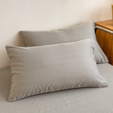 91家纺网 家纺一手货源 找家纺 芃成家纺 2024新款原棉加厚生态磨毛单枕套 条纹-灰