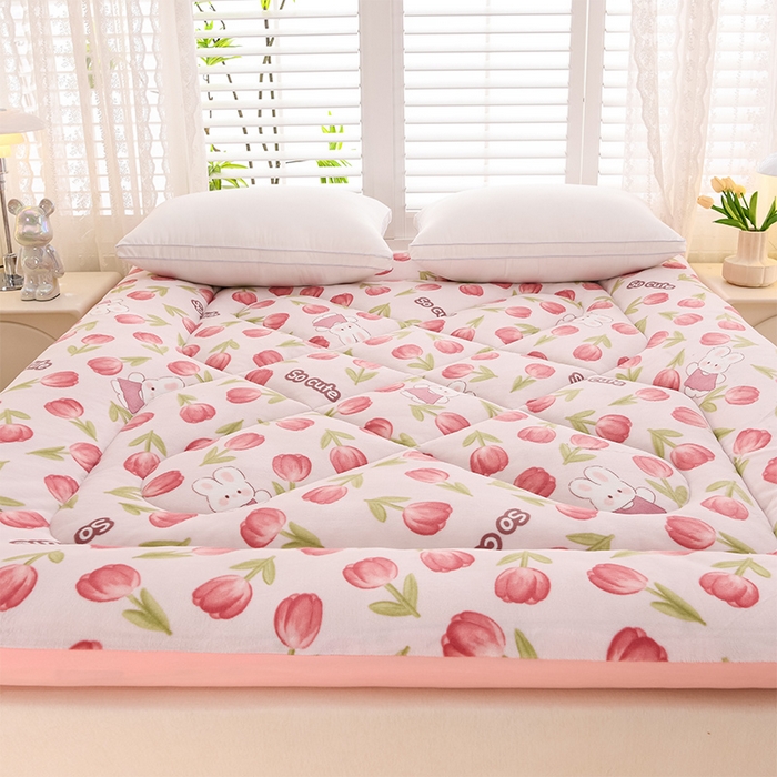 91家纺网 家纺一手货源 找家纺 富威堡家纺 2025新款高克重牛奶绒棉花床垫系列 花仙兔