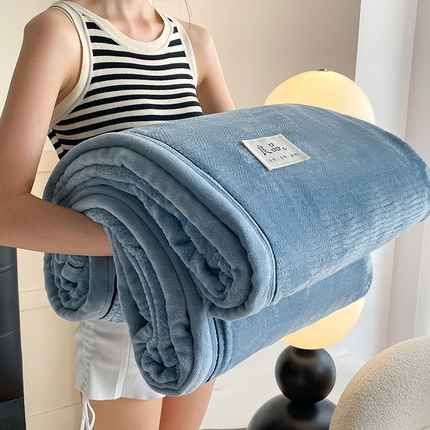 91家纺网 家纺一手货源 找家纺 （总）欧邦 新款提花针织绒拉链款毯子牛奶绒单被套毯三件套