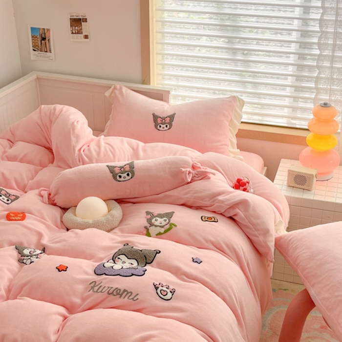 91家纺网 家纺一手货源 找家纺 丝印良品 2024秋冬卡通毛巾绣牛奶绒四件套 甜心-粉