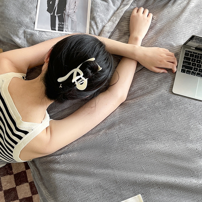 91家纺网 家纺一手货源 找家纺 欧邦 新款提花针织绒拉链款毯子牛奶绒单被套毯三件套 初见-珍珠灰