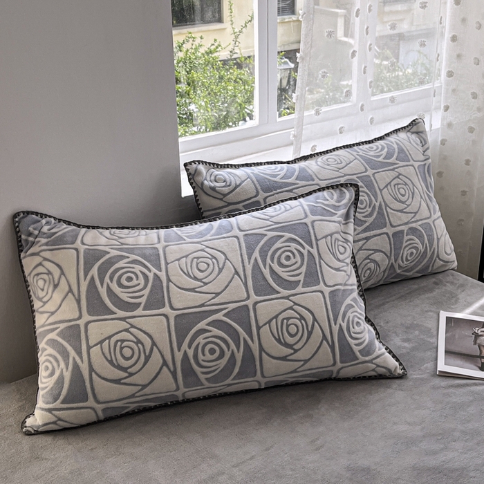 91家纺网 家纺一手货源 找家纺 晚依家纺 2024新款230g全消光牛奶绒四件套 陌上花开-蓝灰