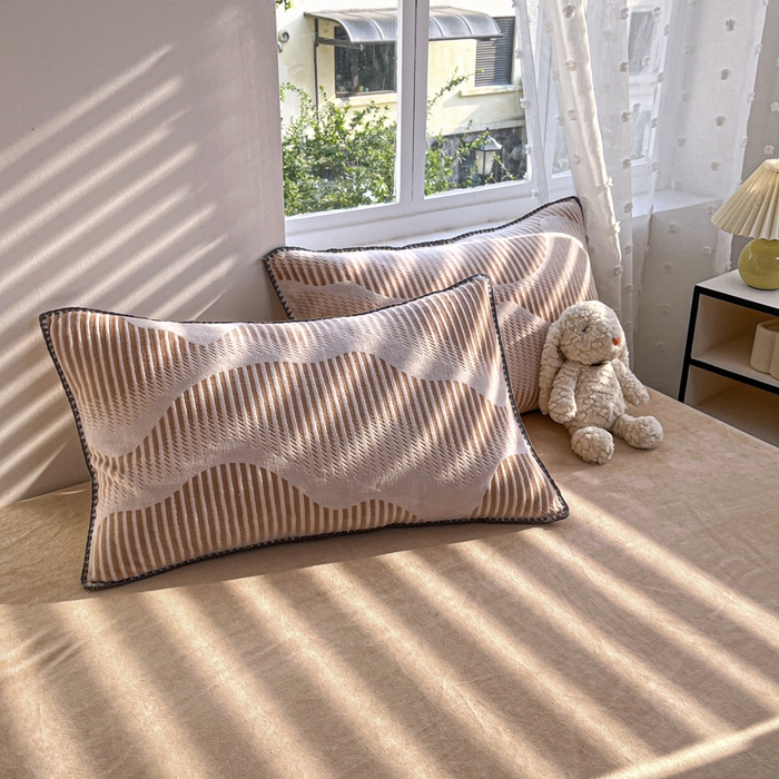 91家纺网 家纺一手货源 找家纺 晚依家纺 2024新款230g全消光牛奶绒四件套 流光-粉棕