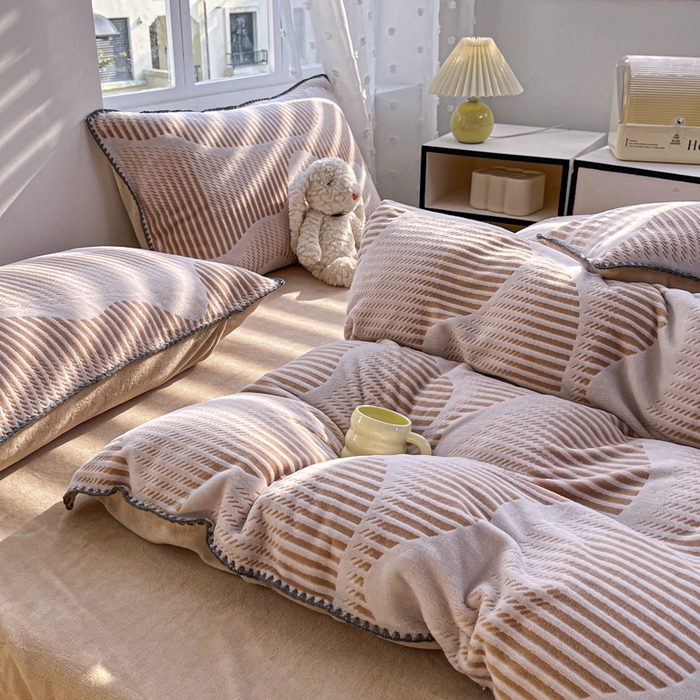 91家纺网 家纺一手货源 找家纺 晚依家纺 2024新款230g全消光牛奶绒四件套 流光-粉棕