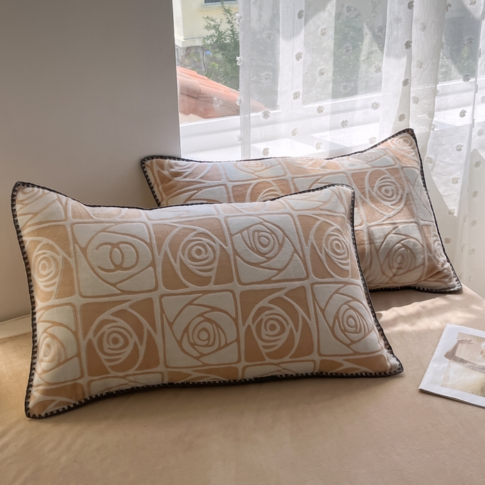 91家纺网 家纺一手货源 找家纺 晚依家纺 2024新款230g全消光牛奶绒四件套 陌上花开-驼棕