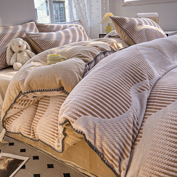 91家纺网 家纺一手货源 找家纺 晚依家纺 2024新款230g全消光牛奶绒四件套 流光-粉棕