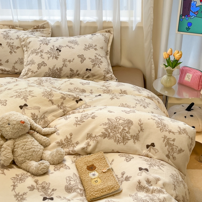 91家纺网 家纺一手货源 找家纺 2025新款田园花卉类印花牛奶绒被套单件 丽娜
