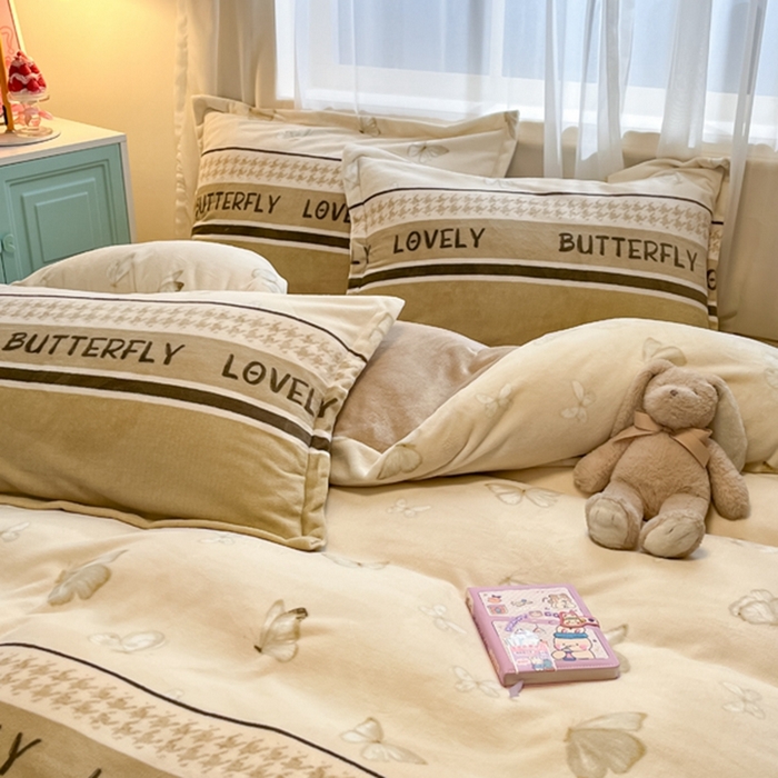 91家纺网 家纺一手货源 找家纺 2025新款田园花卉类印花牛奶绒被套单件 梦蝶