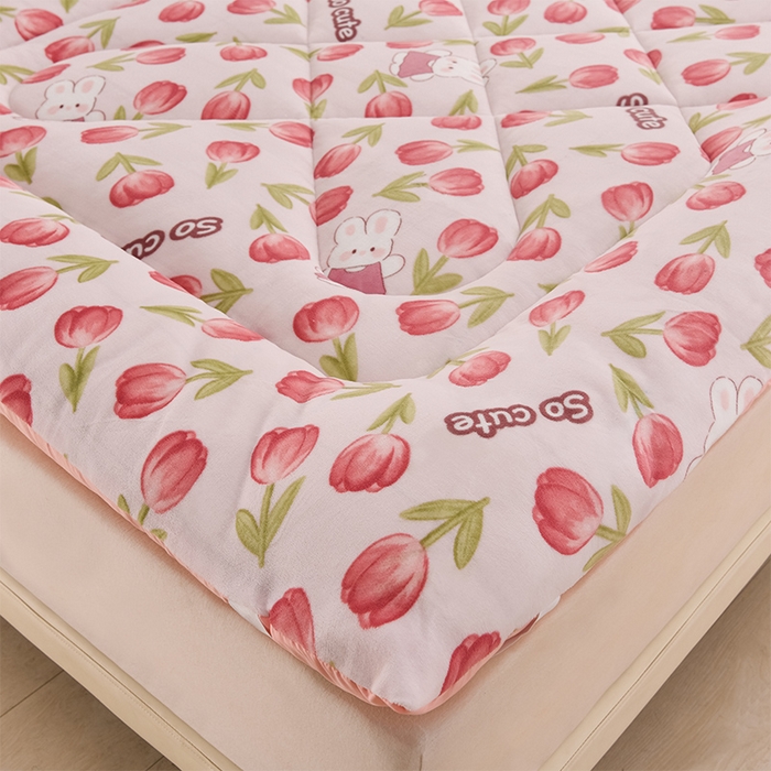 91家纺网 家纺一手货源 找家纺 富威堡家纺 2025新款高克重牛奶绒棉花床垫系列 花仙兔