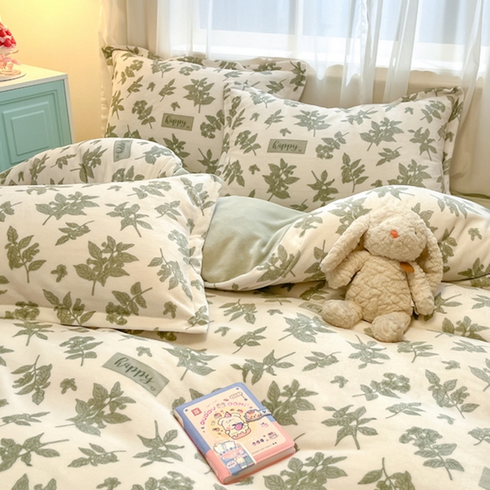 91家纺网 家纺一手货源 找家纺 2025新款田园花卉类印花牛奶绒被套单件 冬暖