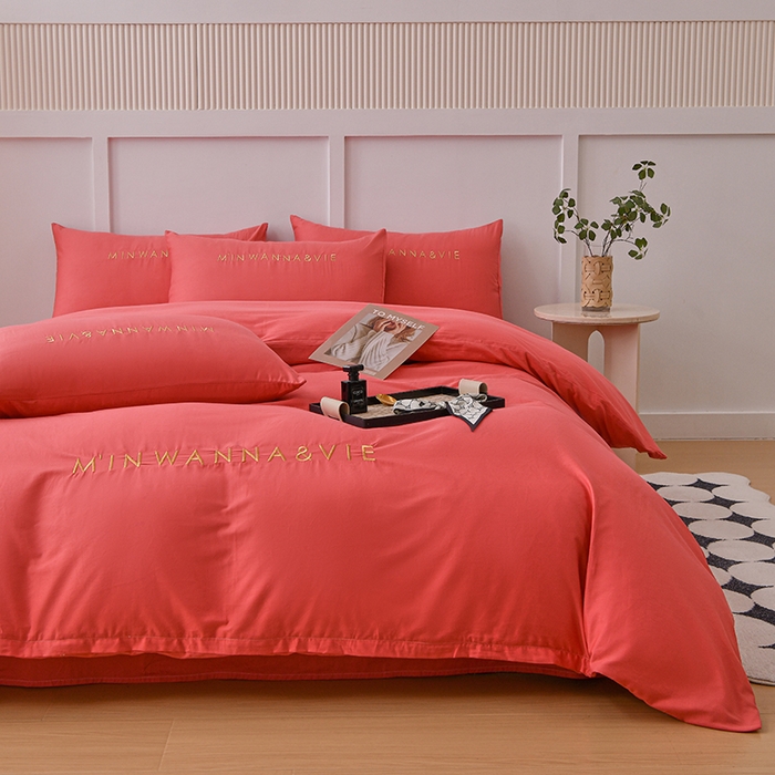 91家纺网 家纺一手货源 找家纺 宇彬家纺 2024直播热爆新款13374全棉母婴级绣花字母款被套枕套床单纯色重工刺绣清新四件套贡缎新疆长绒  Min-宝石红