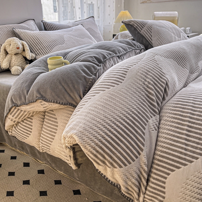 91家纺网 家纺一手货源 找家纺 晚依家纺 2024新款230g全消光牛奶绒四件套 流光-高级灰