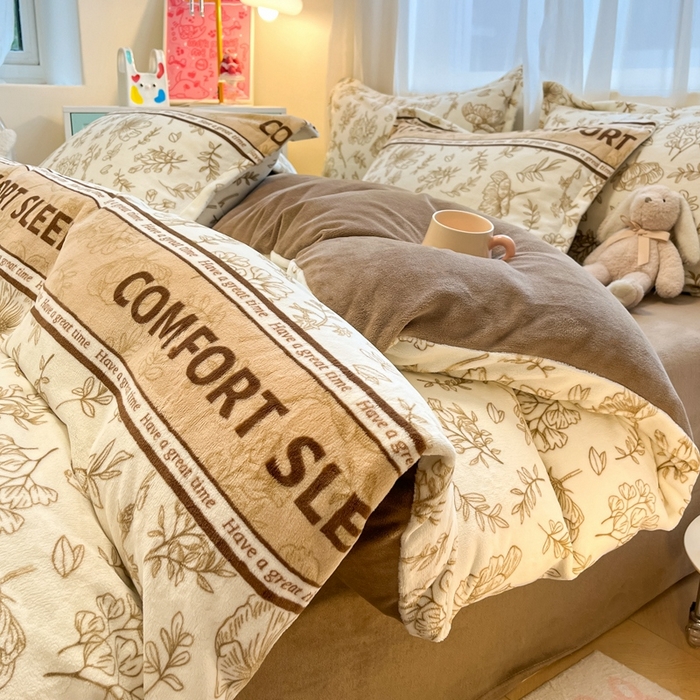 91家纺网 家纺一手货源 找家纺 2025新款田园花卉类印花牛奶绒被套单件 安逸