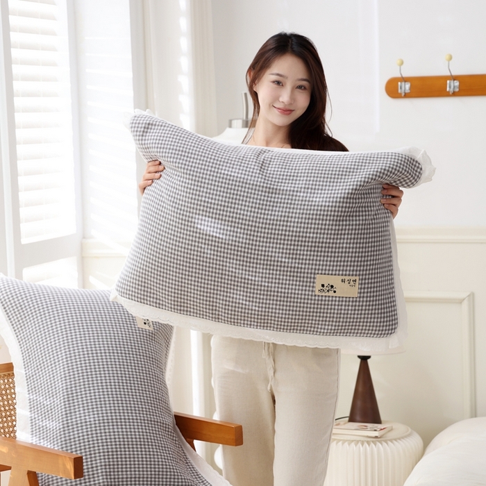 91家纺网 家纺一手货源 找家纺 朴尔家纺-毛巾被 2024新款韩版小碎花边全棉四层纱布枕巾 韩式小格-灰