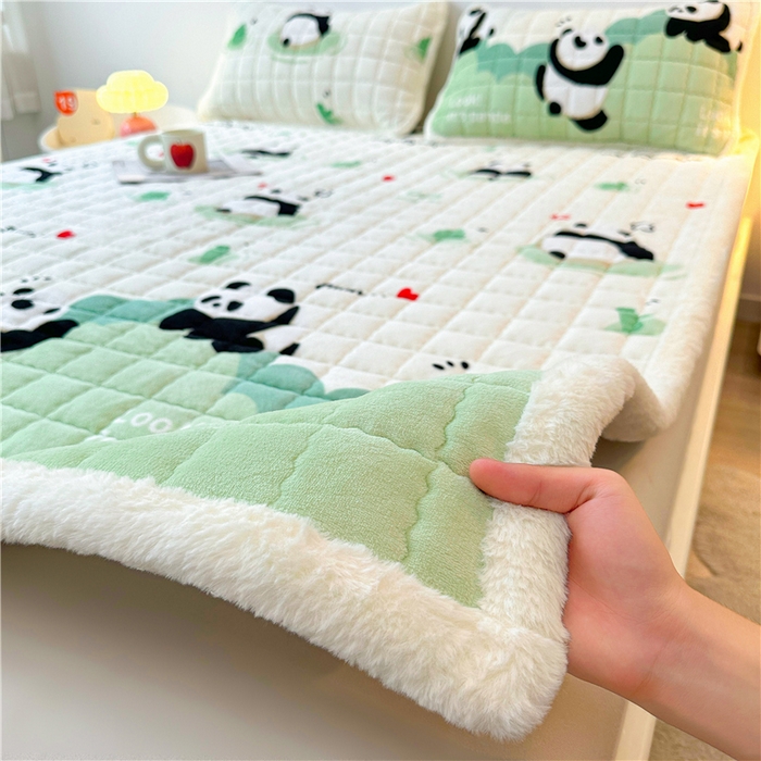 91家纺网 家纺一手货源 找家纺 喜居 2024新款印花牛奶绒床褥垫加厚宝宝绒床褥子床垫薄床垫 欢乐熊猫