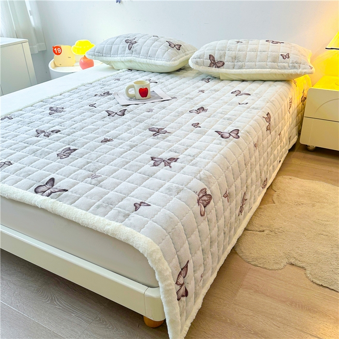 91家纺网 家纺一手货源 找家纺 喜居 2024新款印花牛奶绒床褥垫加厚宝宝绒床褥子床垫薄床垫 蝶恋