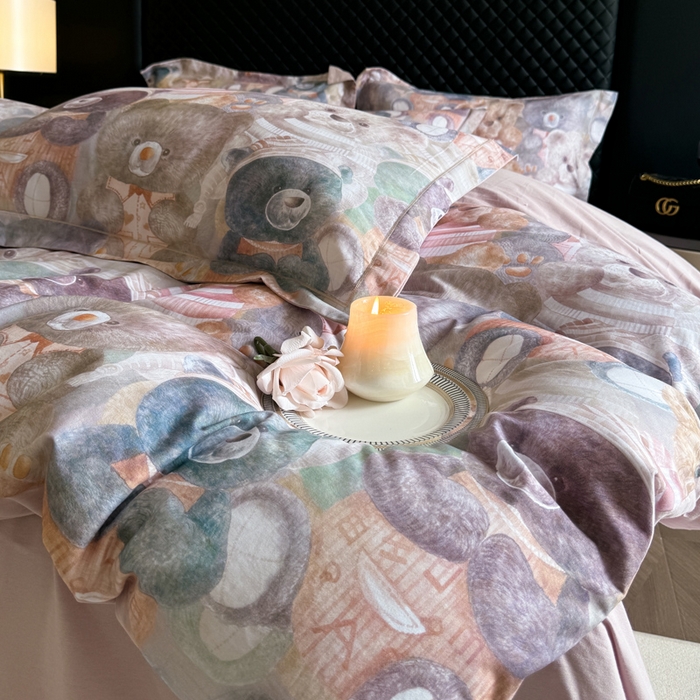 91家纺网 家纺一手货源 找家纺 涵宸家纺 2024新款全棉磨毛数码印花四件套 梦幻熊熊-桔