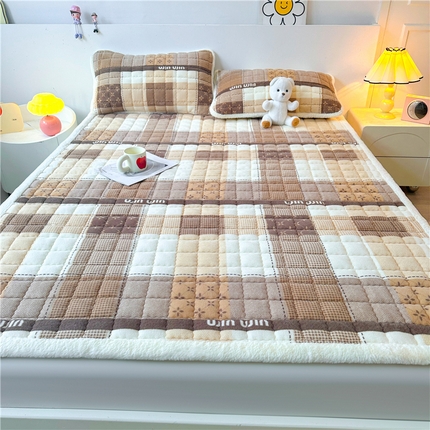 91家纺网 家纺一手货源 找家纺 喜居 2024新款印花牛奶绒床褥垫加厚宝宝绒床褥子床垫薄床垫 温情时光