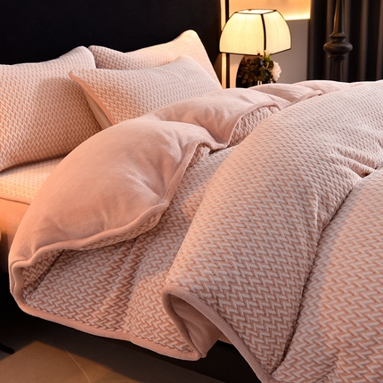 91家纺网 家纺一手货源 找家纺 好眠好梦家纺 2024新款色织提花牛奶绒床笠四件套 玫瑰粉